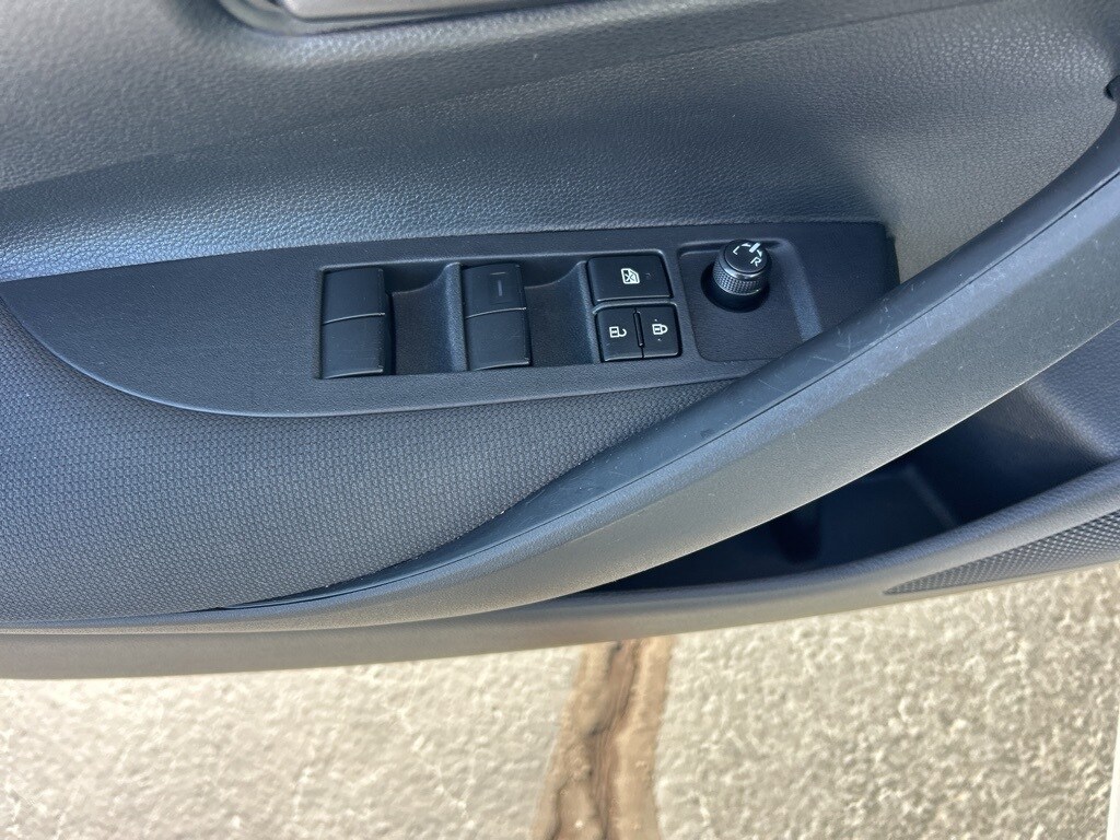 2025 Toyota Corolla LE photo 4