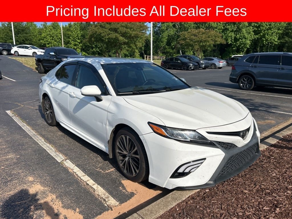 Used 2020 Toyota Camry SE Sedan