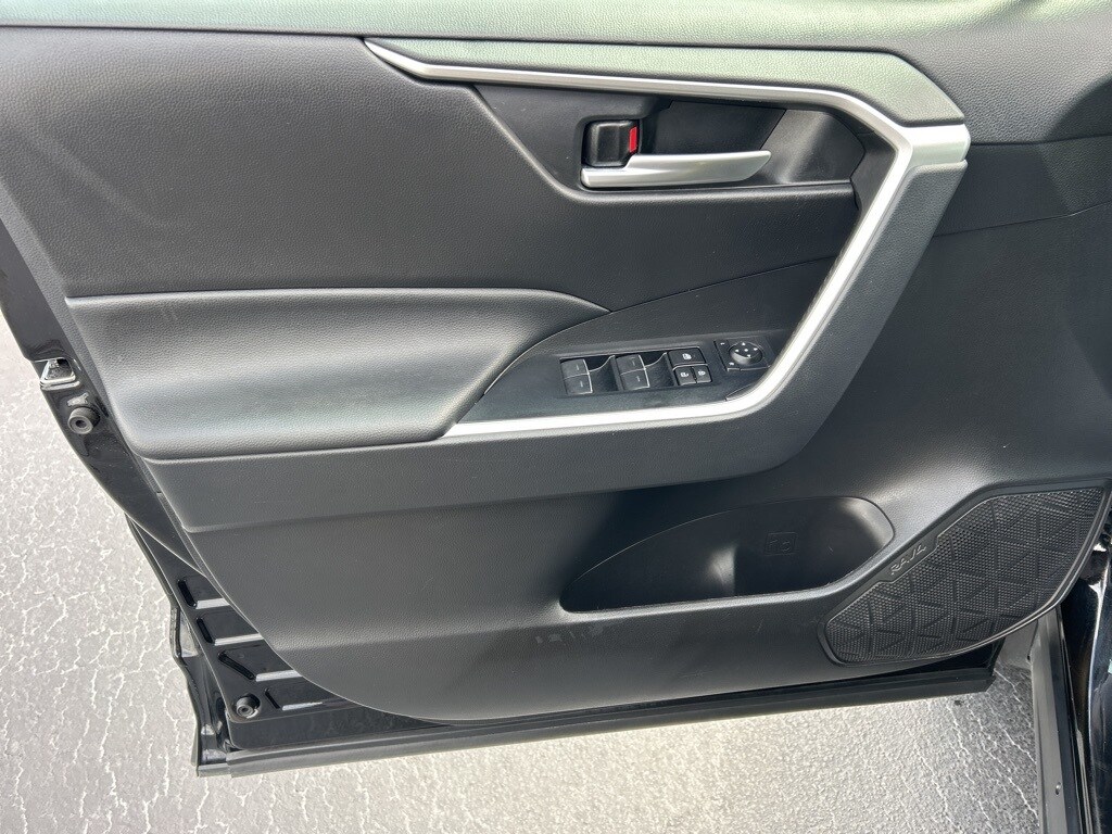 2024 Toyota RAV4 Hybrid photo 2