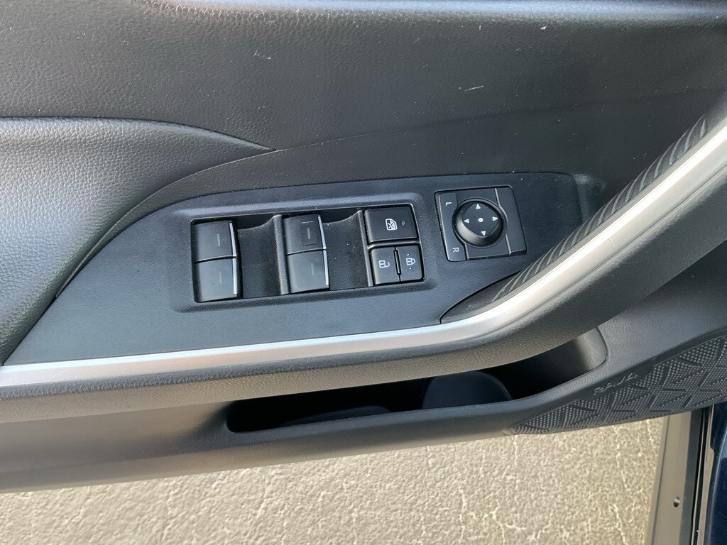 2024 Toyota RAV4 XLE photo 3