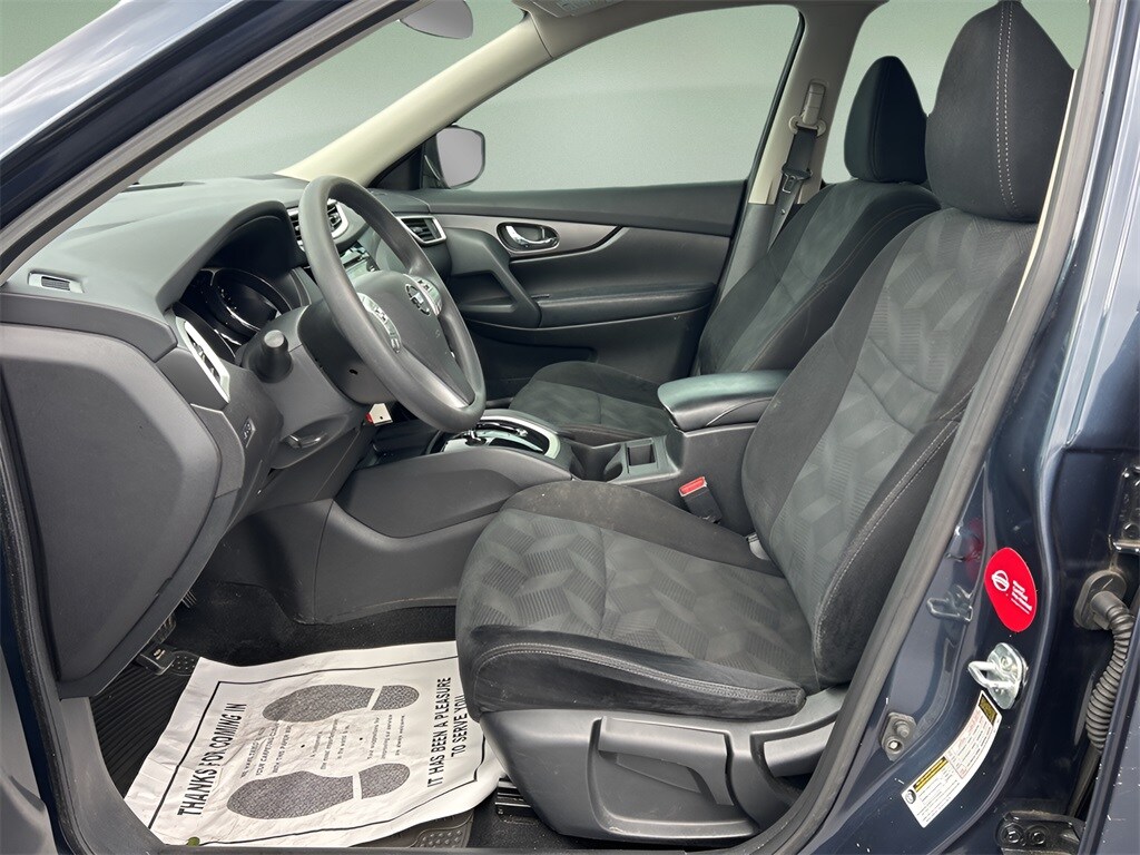 2016 Nissan Rogue S photo 2