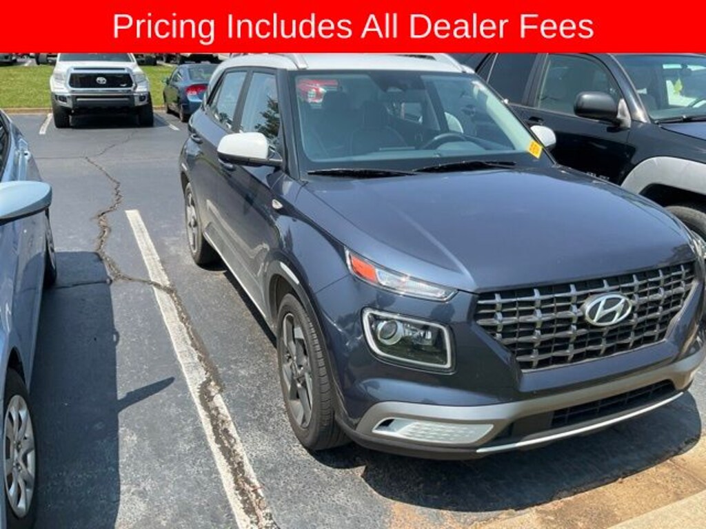 Used 2025 Hyundai Venue Limited SUV