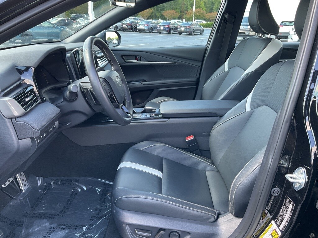 2025 Toyota Camry SE photo 2