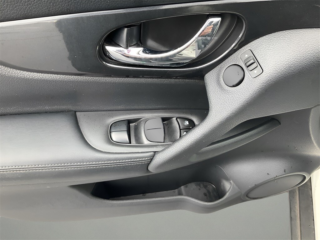 Used 2020 Nissan Rogue SV SUV