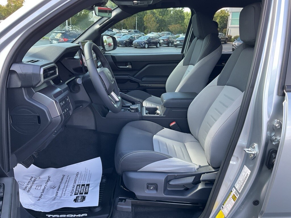 2025 Toyota Tacoma TRD Off-Road photo 2