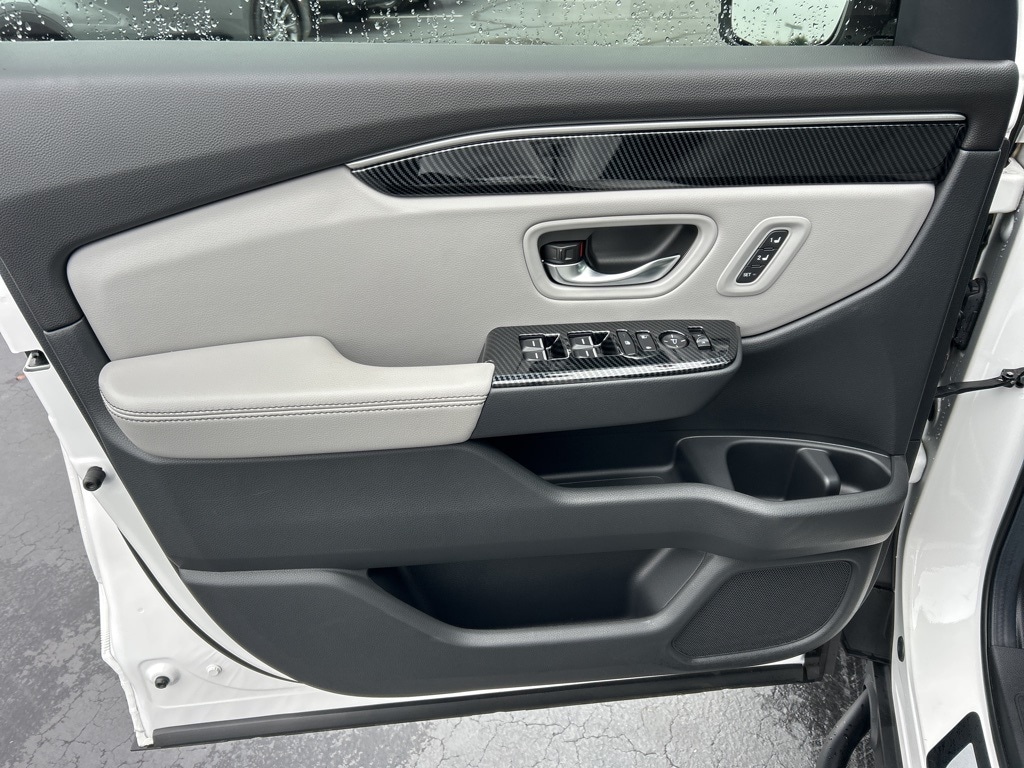 Used 2025 Honda Pilot Touring SUV