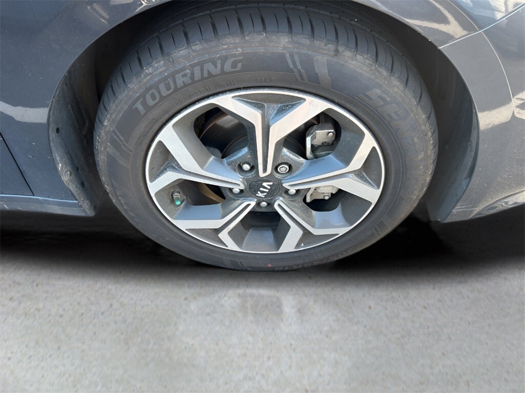 2019 Kia Forte LXS photo 2