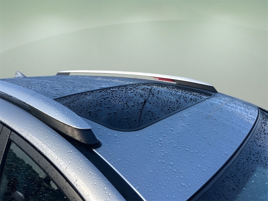 2016 Toyota RAV4 XLE photo 3