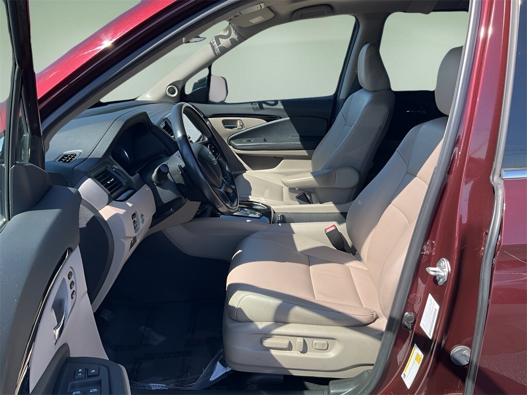 2022 Honda Pilot Touring photo 2