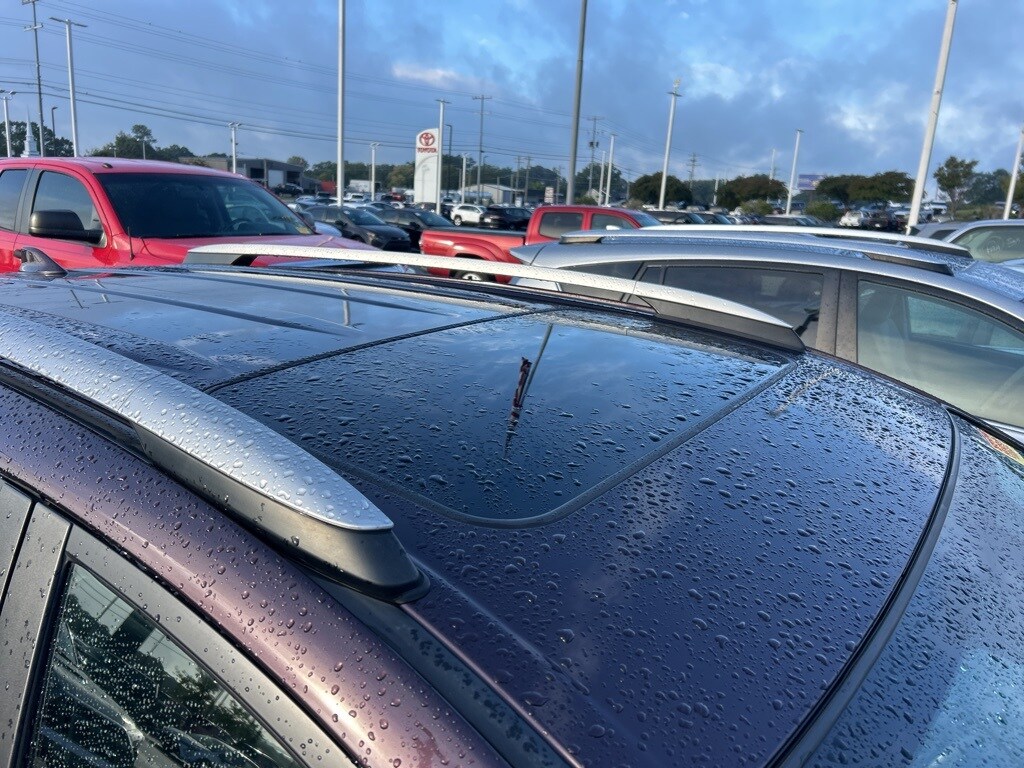 2017 Toyota RAV4 SE photo 2