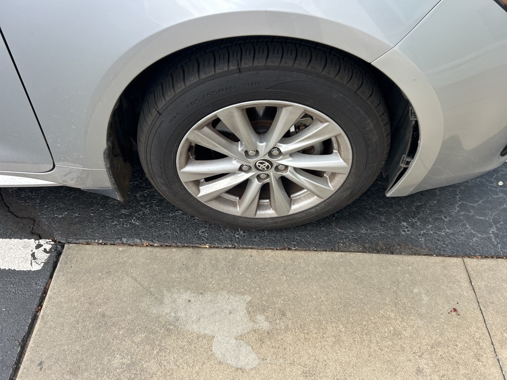 Used 2024 Toyota Corolla Hatchback SE with VIN JTND4MBE6R3218389 for sale in Kansas City