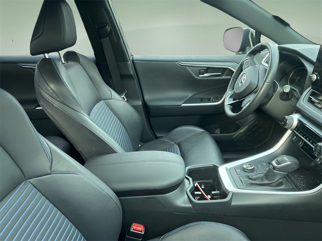 2023 Toyota RAV4 XSE photo 3