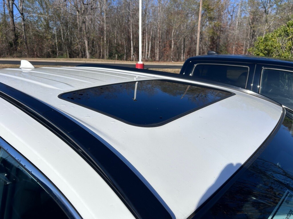 2025 Toyota RAV4 XLE photo 3