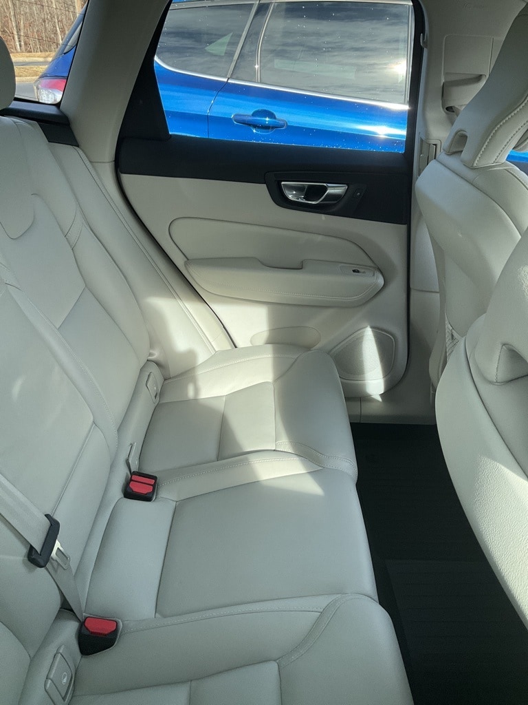 2022 Volvo XC60 B5 Inscription photo 4