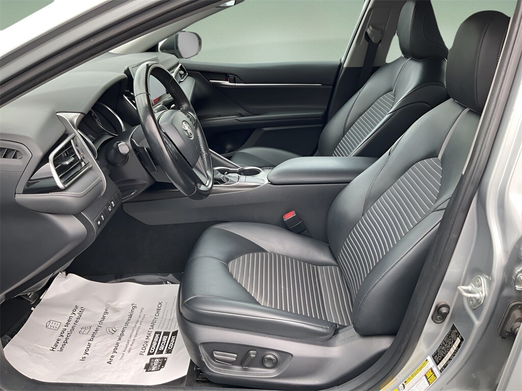 2023 Toyota Camry SE photo 2