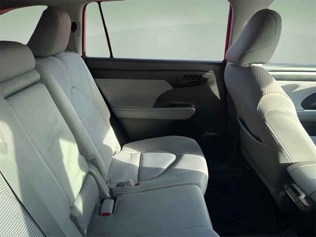2022 Toyota Highlander L photo 3