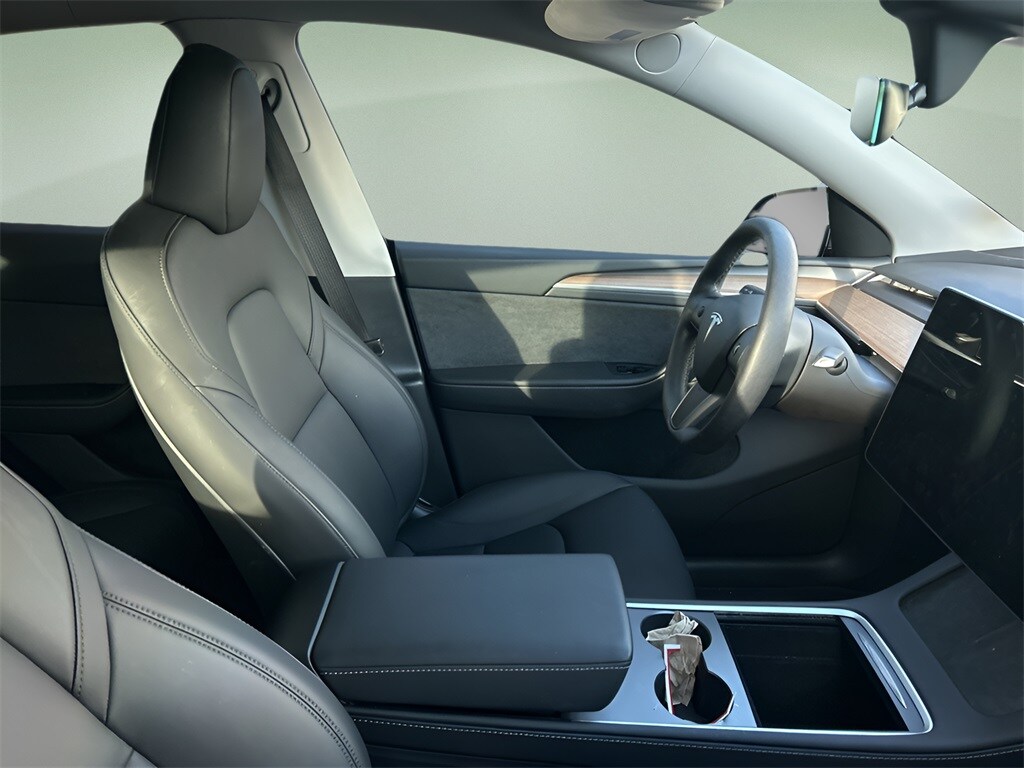 2025 Tesla Model Y Performance photo 4