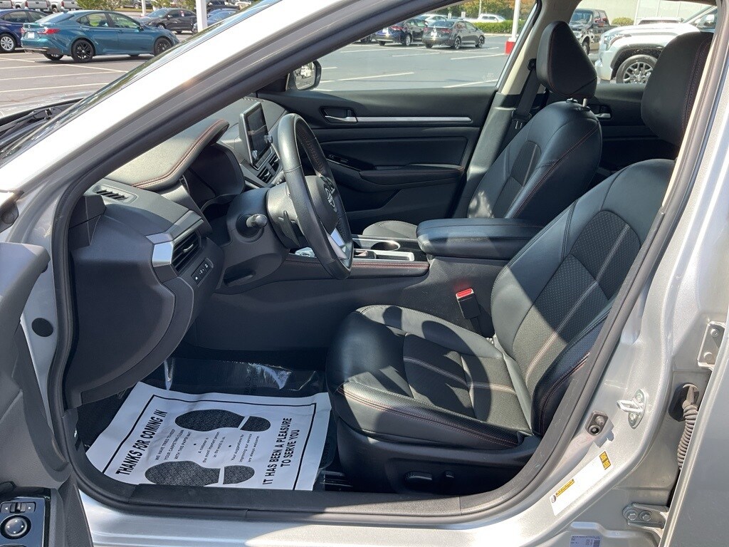 2024 Nissan Altima 2.5 SR photo 2