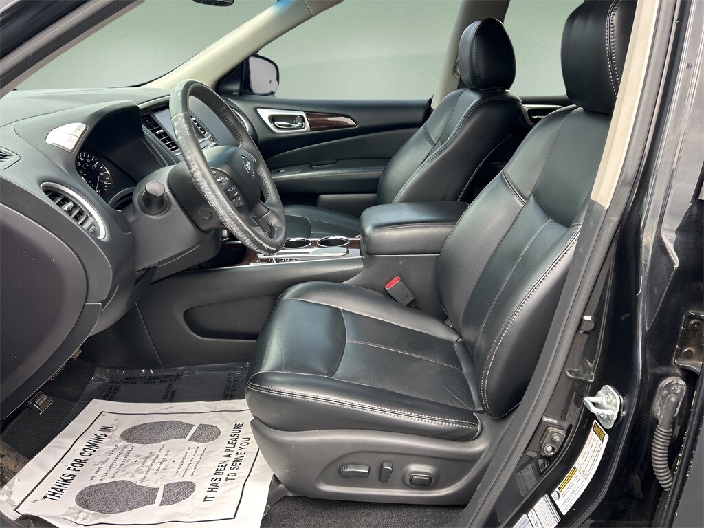 2015 Nissan Pathfinder SL photo 2