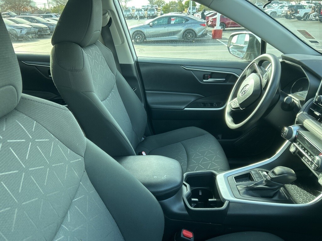 2024 Toyota RAV4 XLE photo 2
