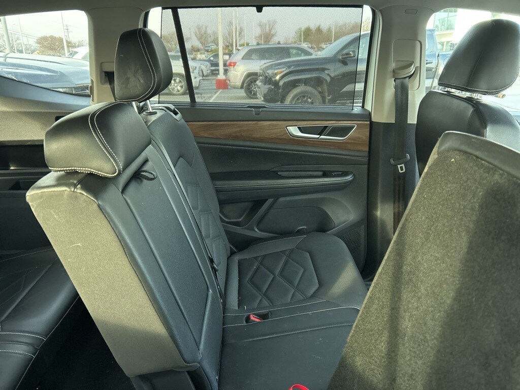 Used 2024 Volkswagen Atlas 2.0T SE w/Technology SUV