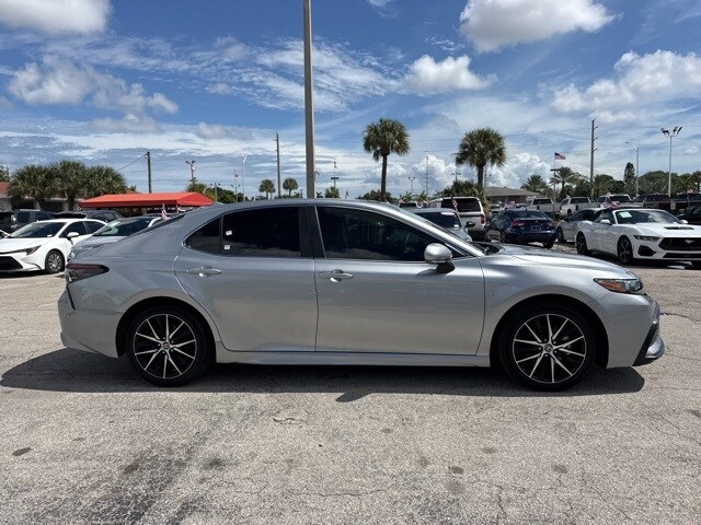 2024 Toyota Camry SE photo 2