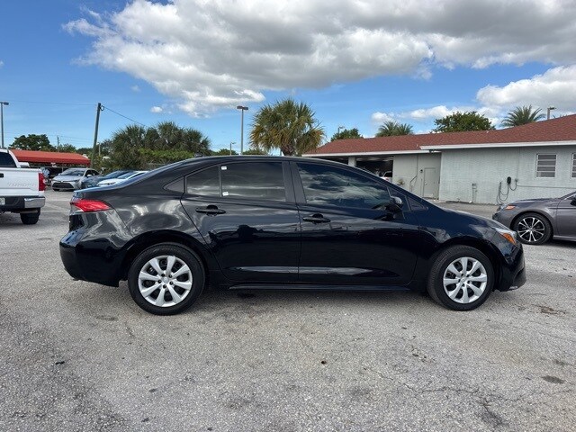 2023 Toyota Corolla Hybrid LE photo 2