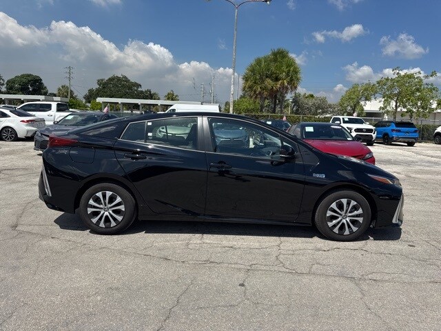 2022 Toyota Prius Prime LE photo 2