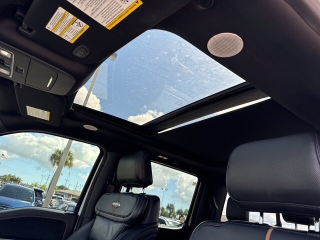 2022 Ford F-150 Platinum photo 2