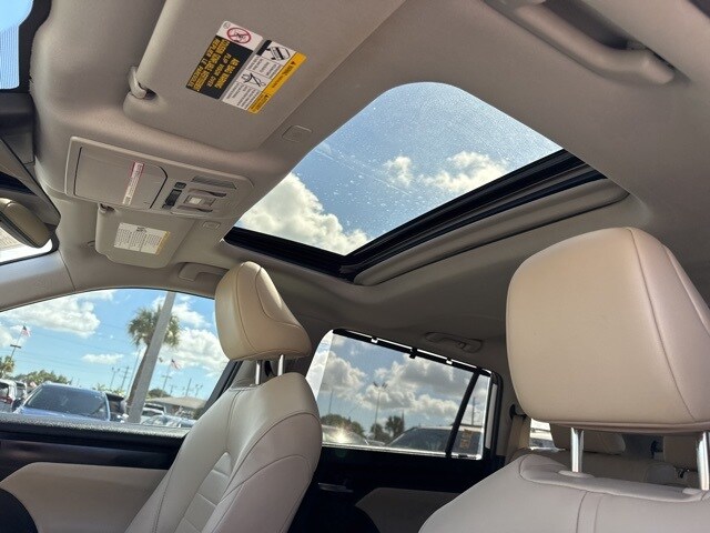 2023 Toyota Highlander Hybrid XLE photo 3