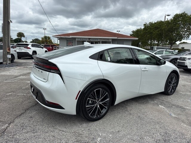 2025 Toyota Prius LE photo 3