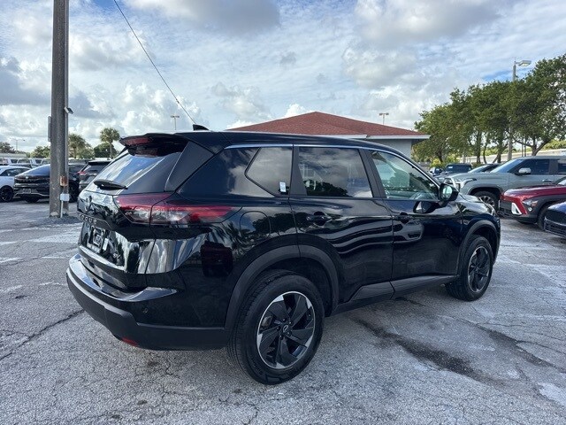 2024 Nissan Rogue SV photo 3