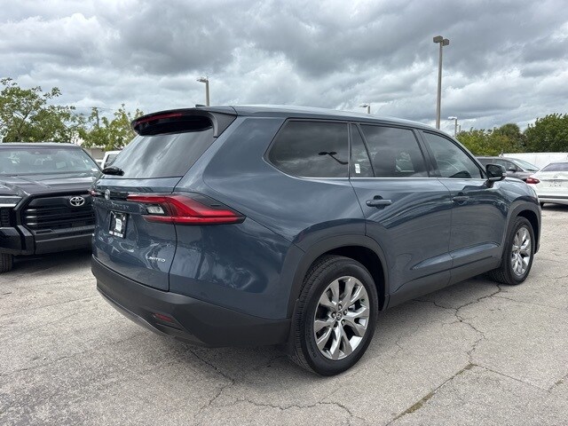 2025 Toyota Grand Highlander Limited photo 3