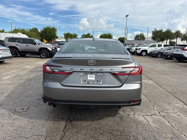 2025 Toyota Camry SE photo 4