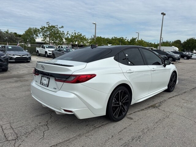 2025 Toyota Camry LE photo 3