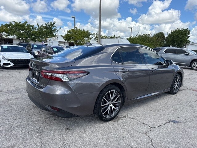 2022 Toyota Camry Hybrid XLE photo 3