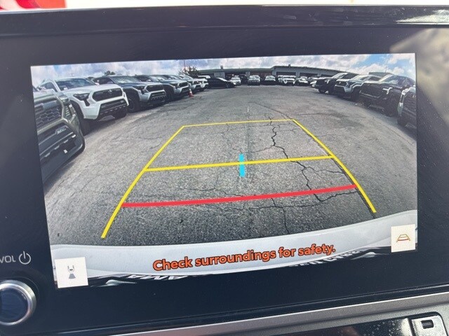 2025 Toyota Camry SE photo 4