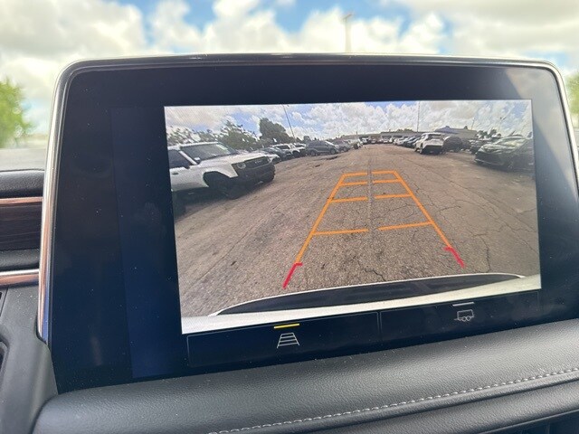 2023 Chevrolet Suburban LT photo 4