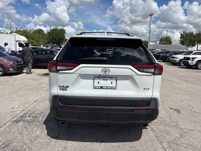 2024 Toyota RAV4 XLE Premium photo 4