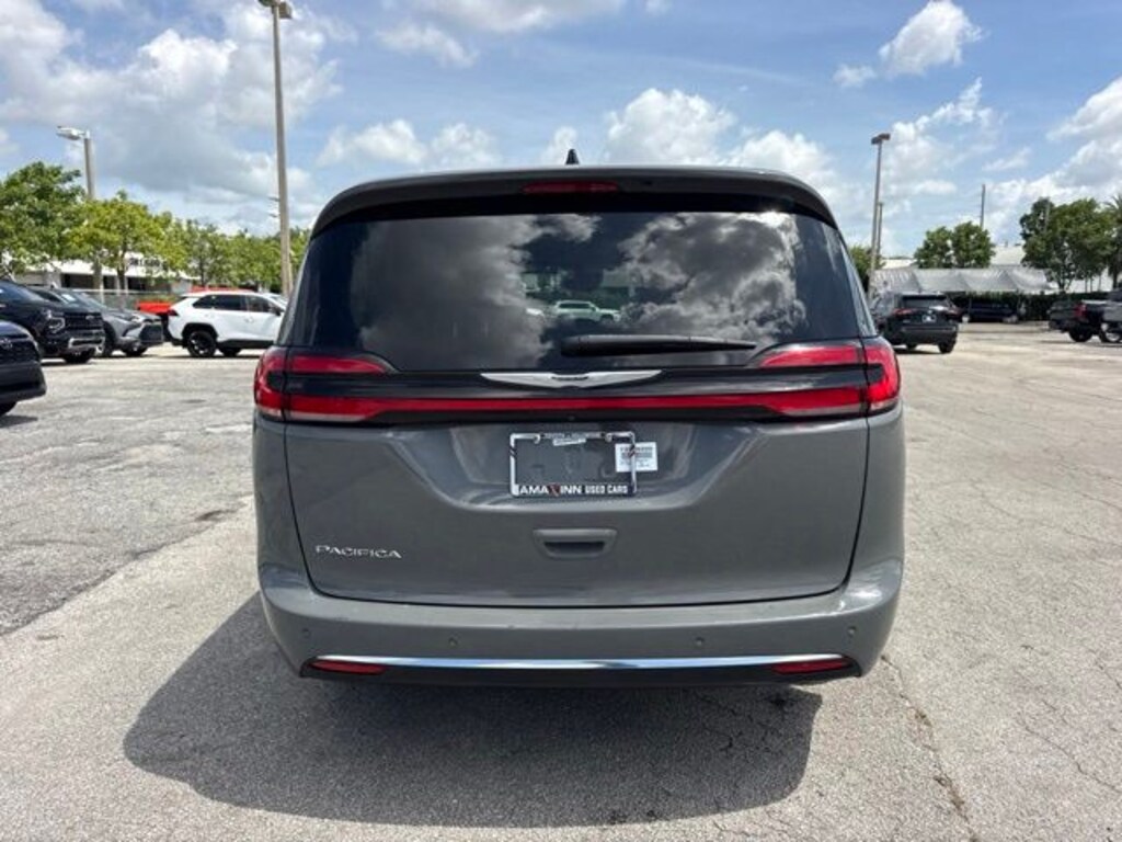 Used 2023 Chrysler Pacifica Touring L Van Passenger Van