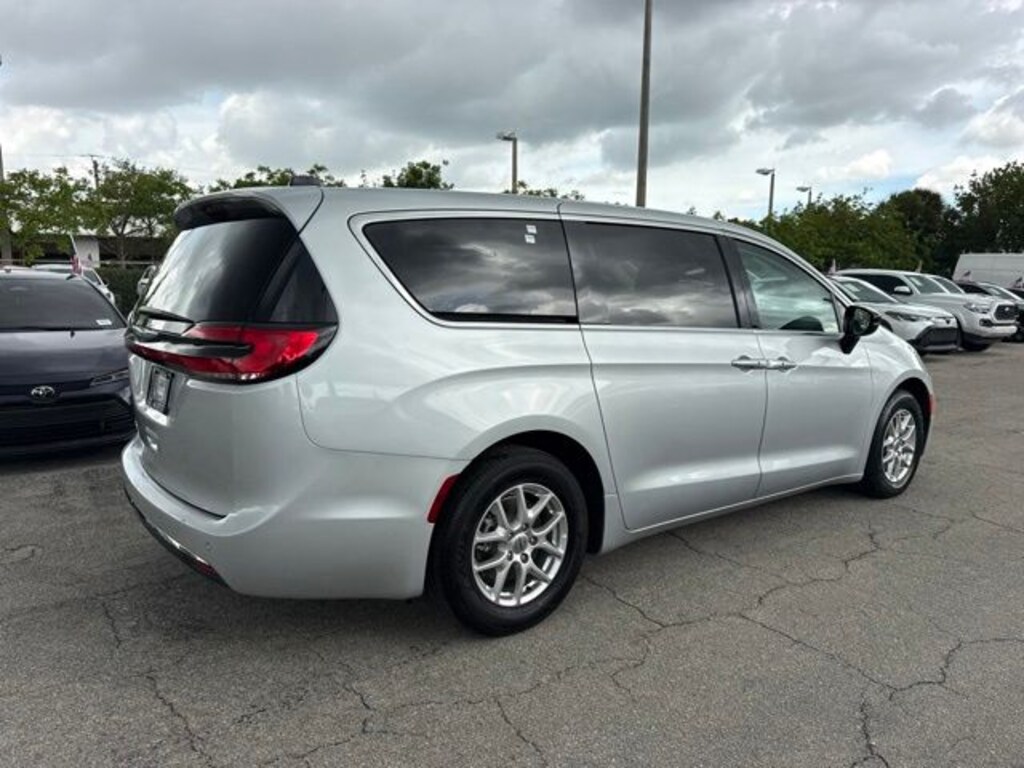 Used 2024 Chrysler