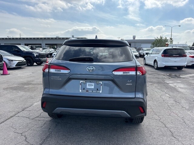 2024 Toyota Corolla Cross LE photo 3