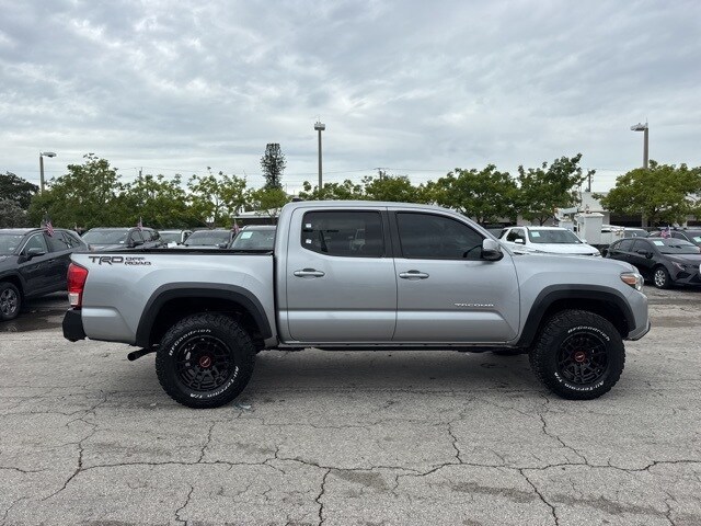 2019 Toyota Tacoma TRD Off-Road V6 photo 2