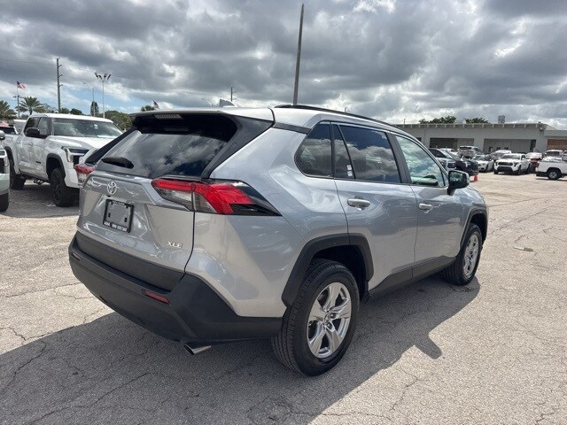 2025 Toyota RAV4 XLE photo 3