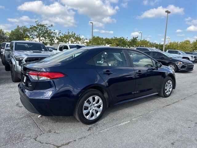 2025 Toyota Corolla Hybrid LE photo 3