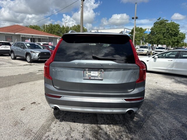 2018 Volvo XC90 T5 Momentum photo 4