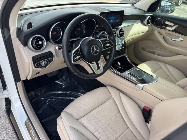 2022 Mercedes Benz GLC 300 photo 2