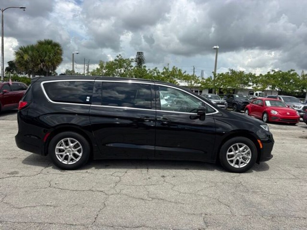 Used 2024 Chrysler Pacifica Touring L Van Passenger Van