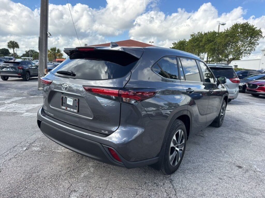 Used 2025 Toyota Highlander Hybrid Limited 25th Edition SUV