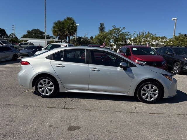 2025 Toyota Corolla LE photo 2